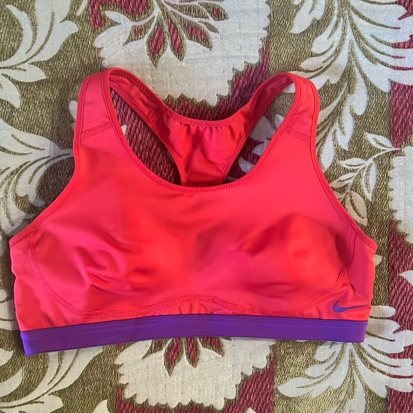 Nike Tops - NIKE sport bra, size L